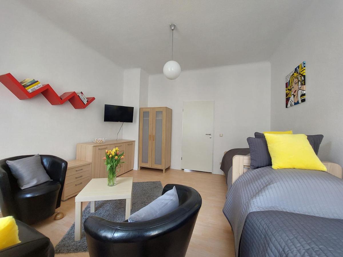 Schoene Zwei-Zimmer-Wohnung "W2" Mit 4 Einzelbetten Und Wlan In Zwenkau Bei Leipzig Im Neuseenland Exterior foto